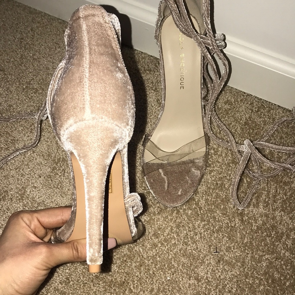 Heels - Picture 4 of 4